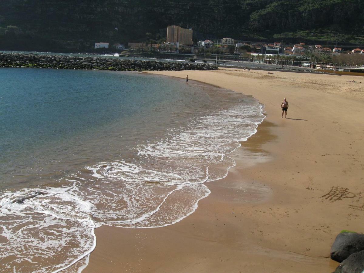 Apartment Machico Near The Beach Bagian luar foto